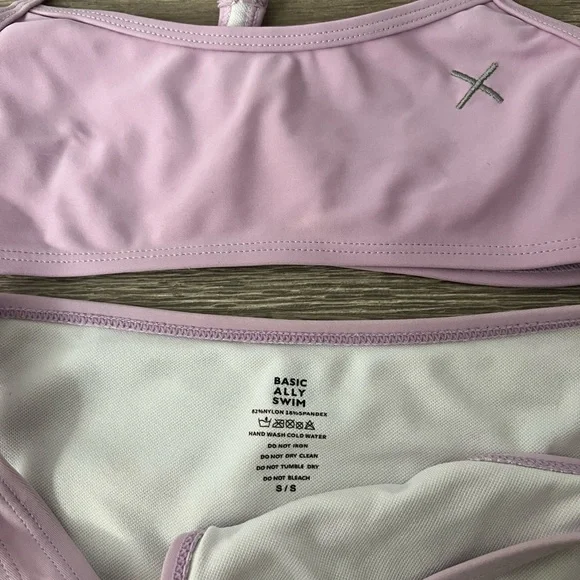 Bikini - Picture 2 of 2